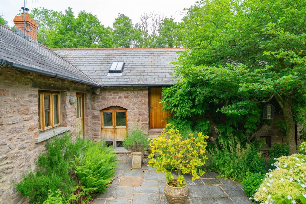 Property photo 1 of 32