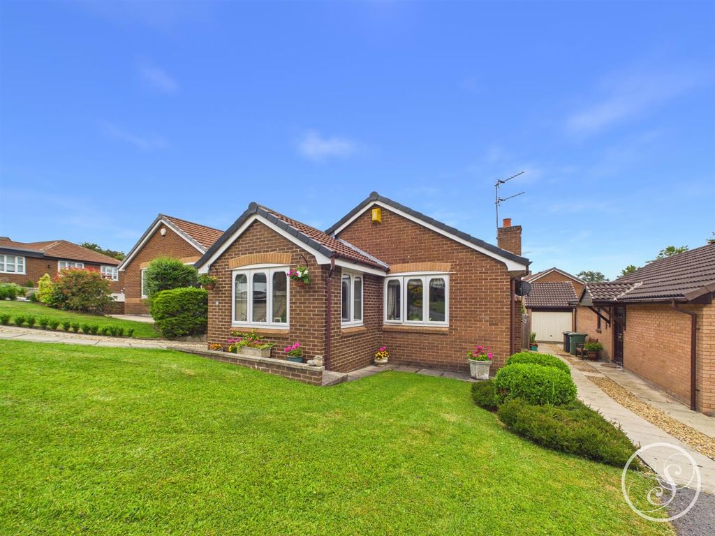 Property photo 1 of 17 External