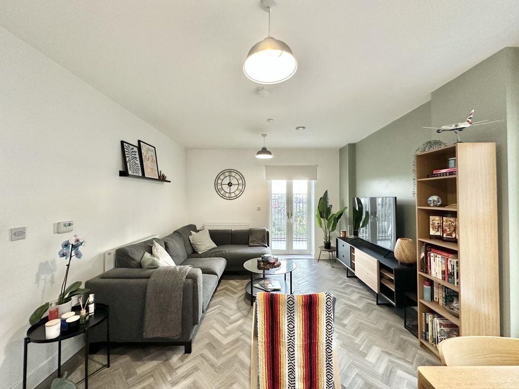 Property photo 1 of 20 Living Room