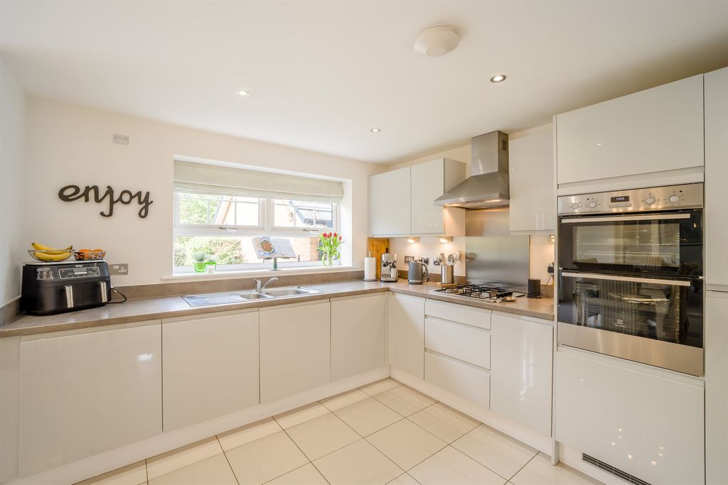 Property photo 2 of 24