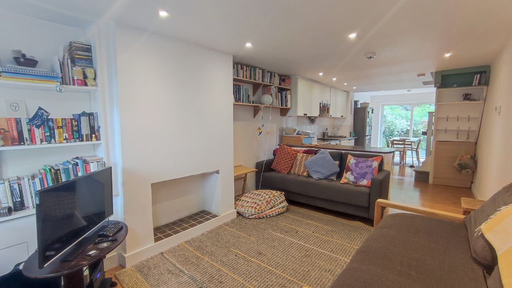 Property photo 2 of 8 Photo 6