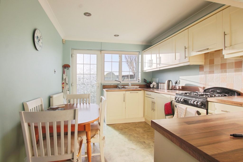 Property photo 2 of 14 4772626