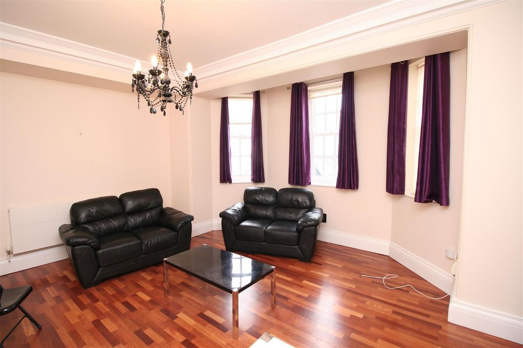 Property photo 2 of 9 Living Room
