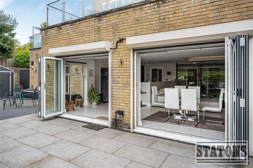 Additional image 13 of 3 bed flat for saleCockfosters Road, Cockfosters, Barnet EN4