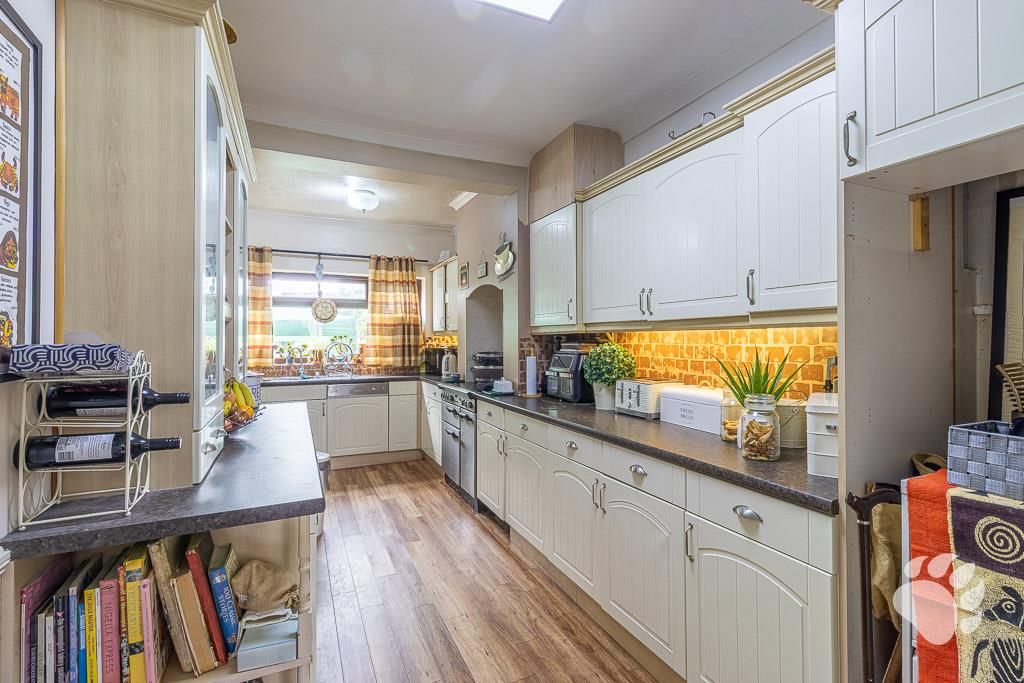 Property photo 2 of 28 Kitchen