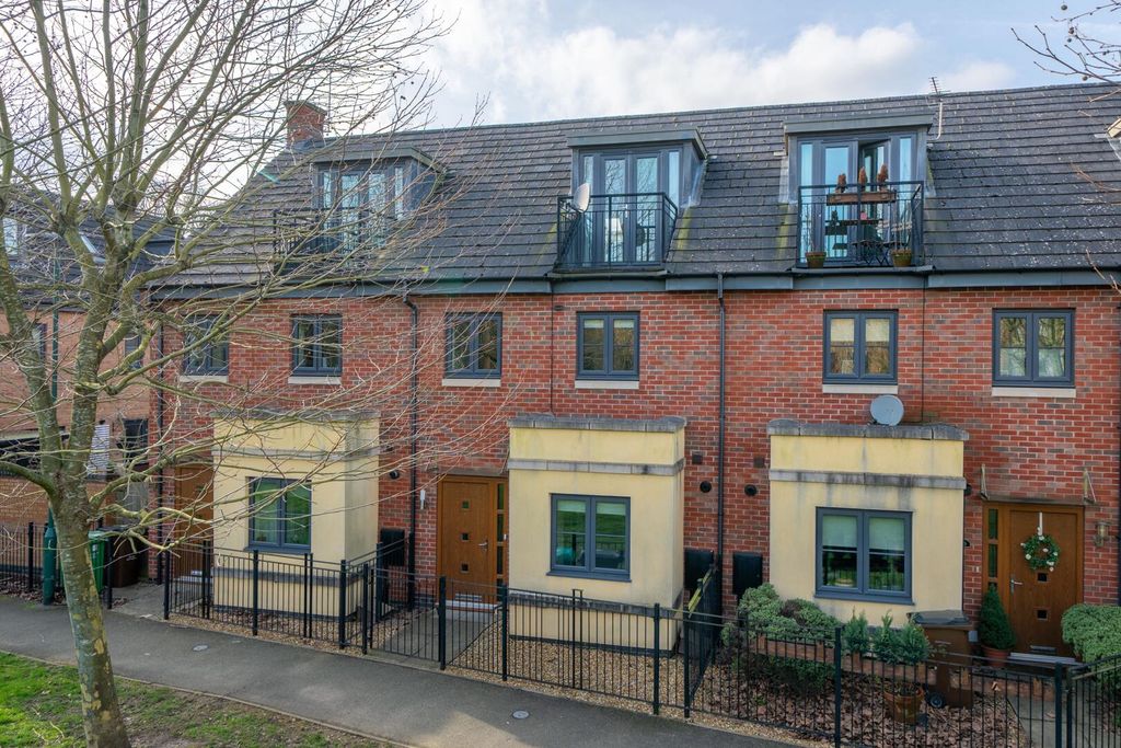 Property photo 1 of 15 Front (Exterior)