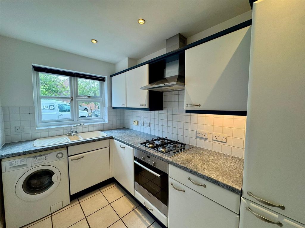 Property photo 2 of 19 Kitchen