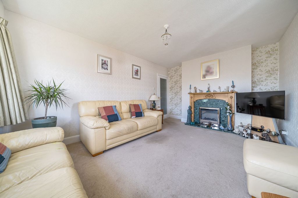 Property photo 2 of 25 Living Room