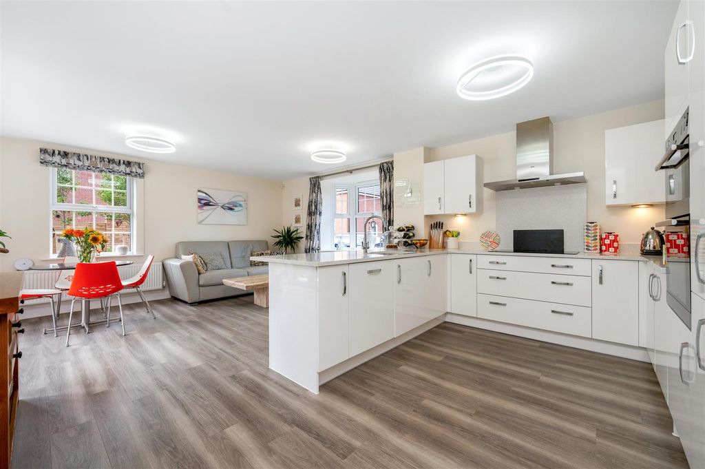 Property photo 2 of 36 16 Penson Gardens Web Ph-47.Jpg