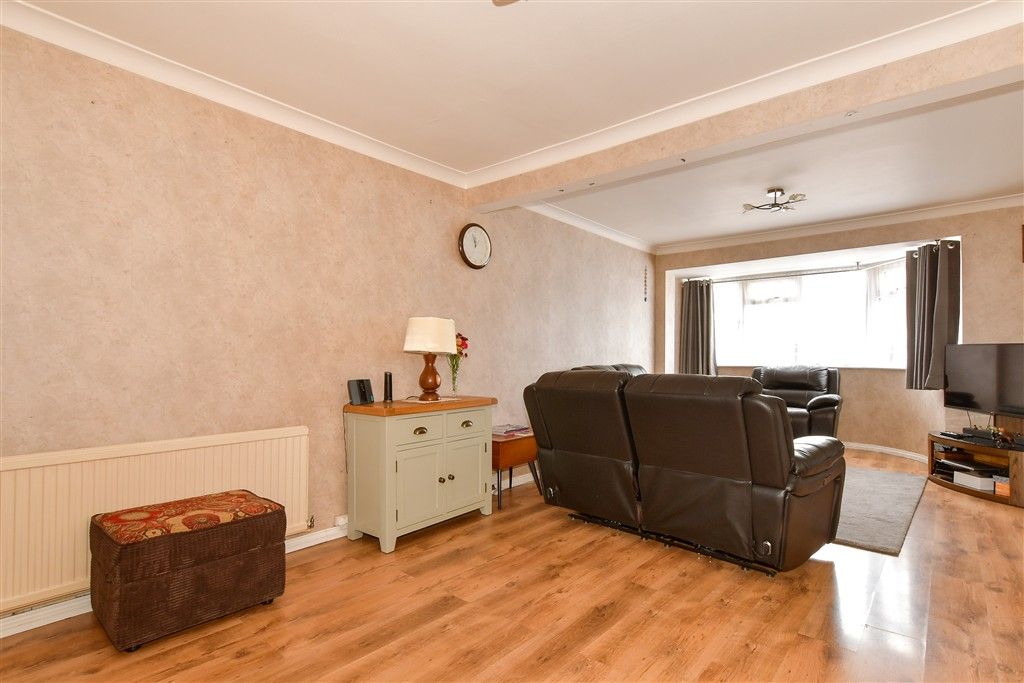 Property photo 2 of 15 Lounge