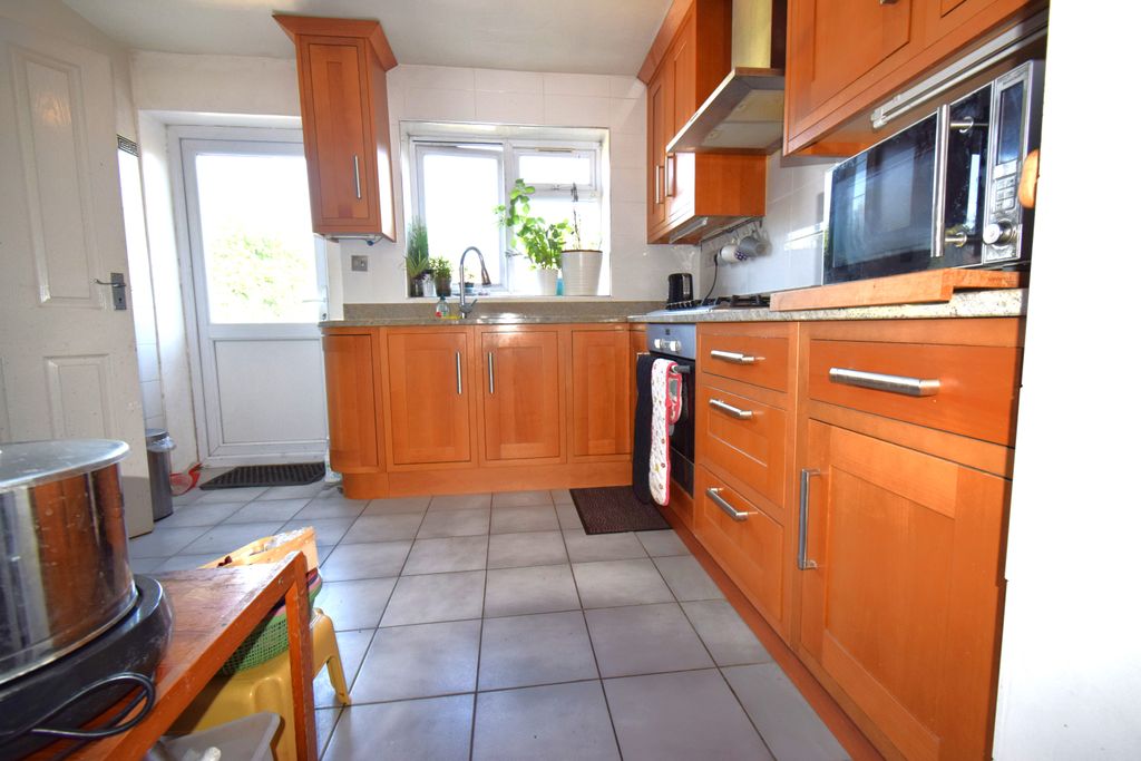 Property photo 3 of 12 Kitchen