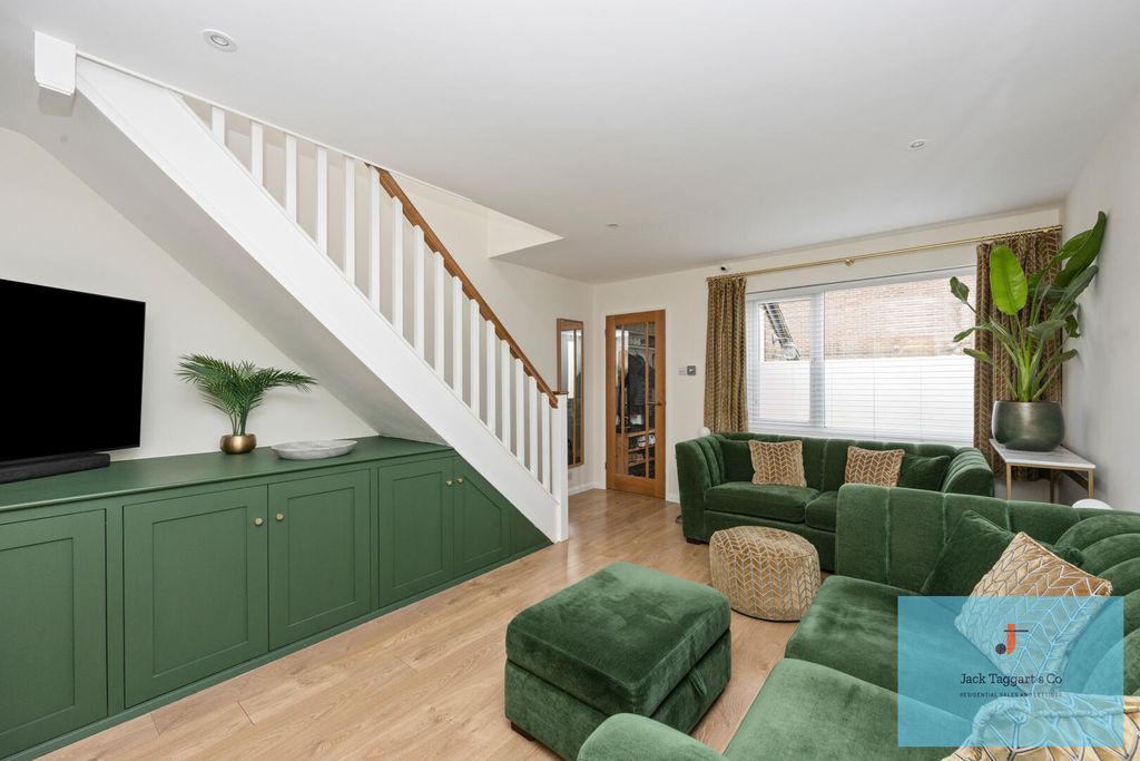 Property photo 3 of 17 Living Room