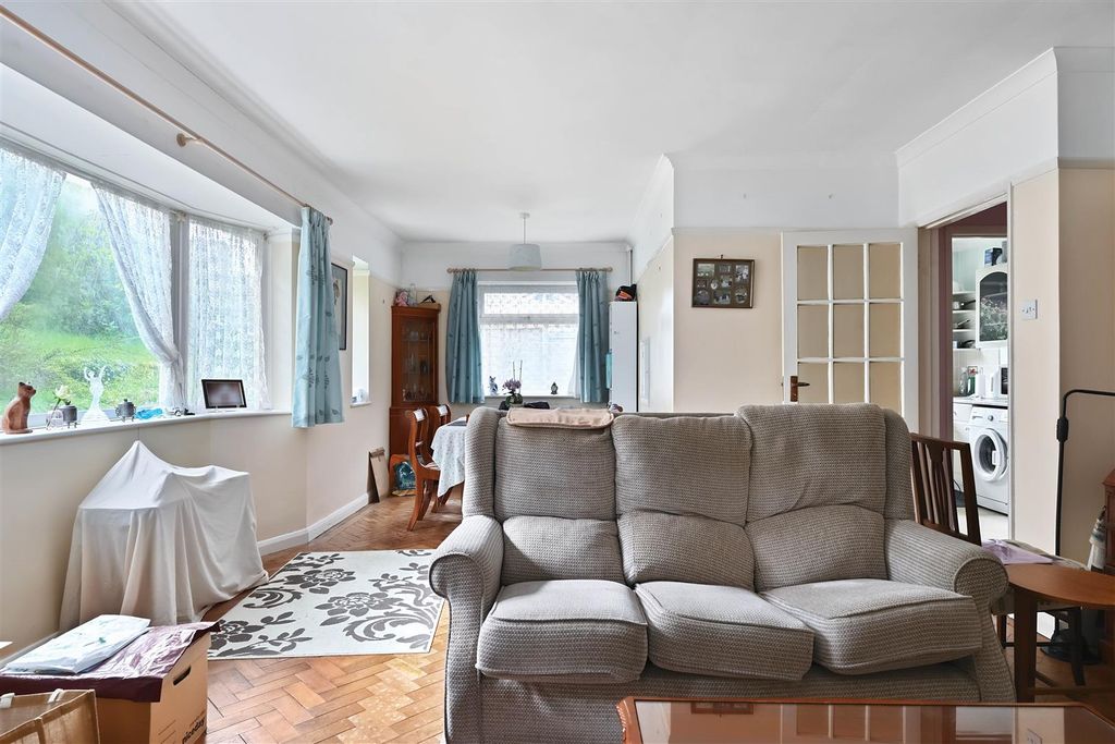 Property photo 3 of 14 30 St Peters Crescent - Tn402Eh - Photos (2).Jpg