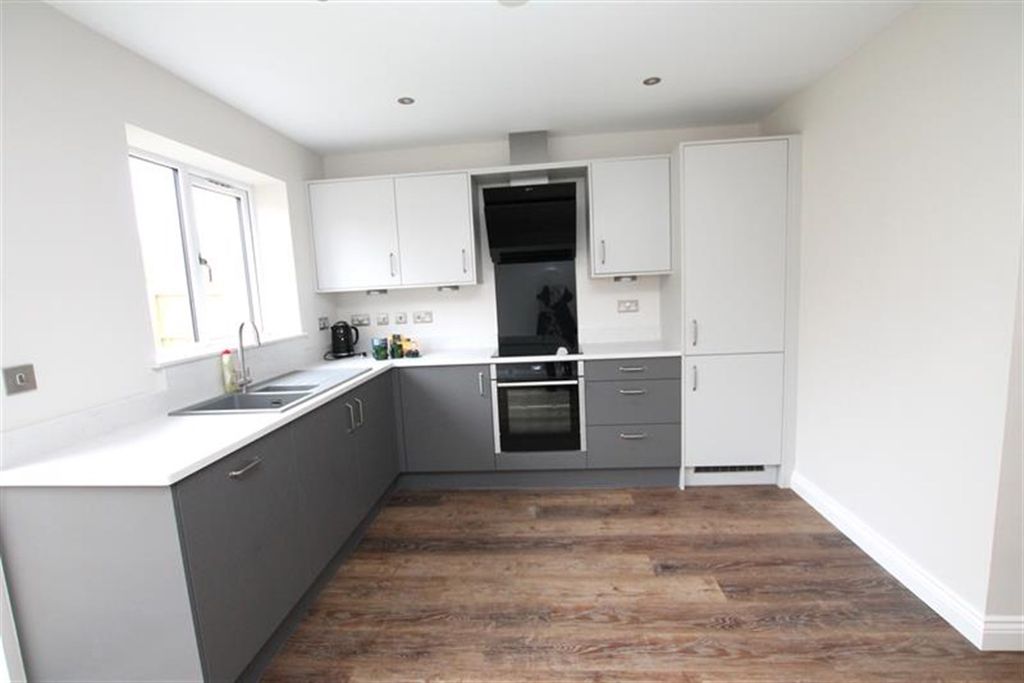 Property photo 2 of 25 Kitchen