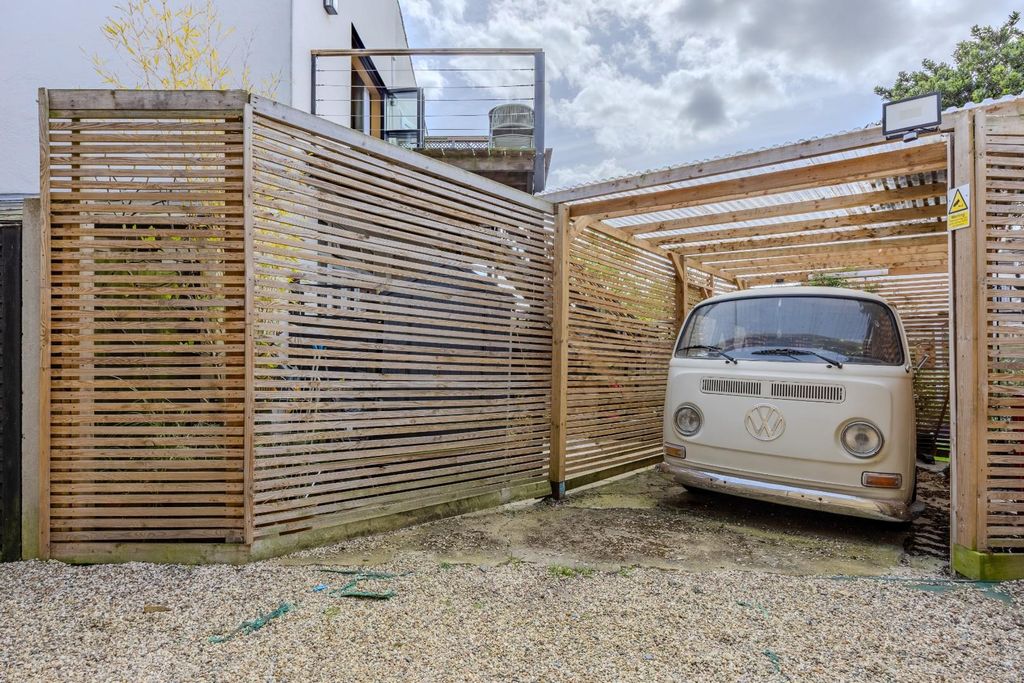 Property photo 3 of 29 Parking