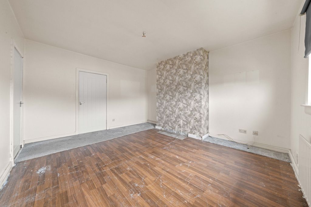 Property photo 3 of 27