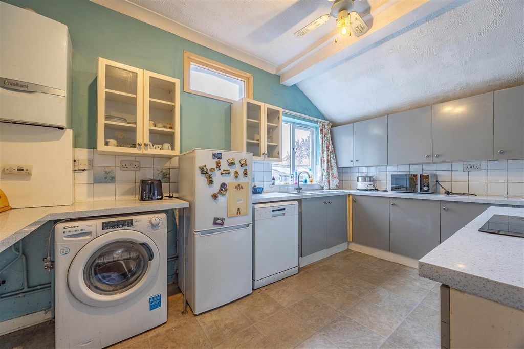 Property photo 3 of 19 Kitchen