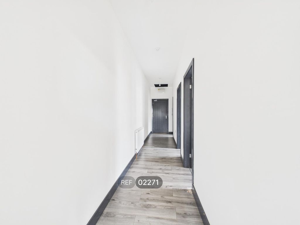 Property photo 3 of 10 Hallway