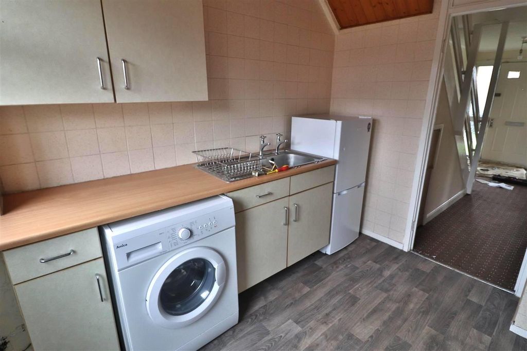 Property photo 3 of 13 Kitchen