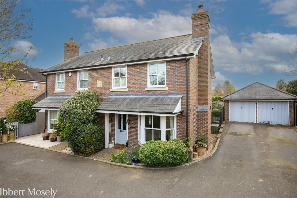 Property photo 1 of 16 20260330-1 Albion Close2.Jpg