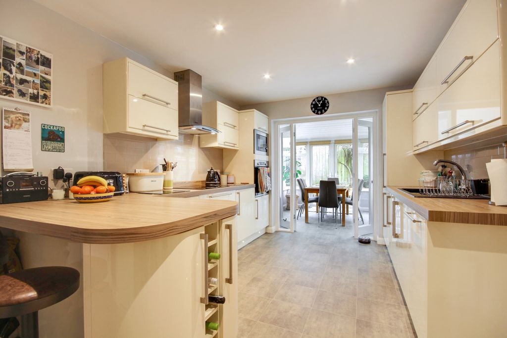 Property photo 2 of 21 Kitchen