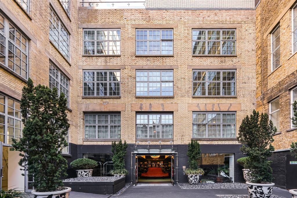 Property photo 3 of 10 34 The Regent Lof...