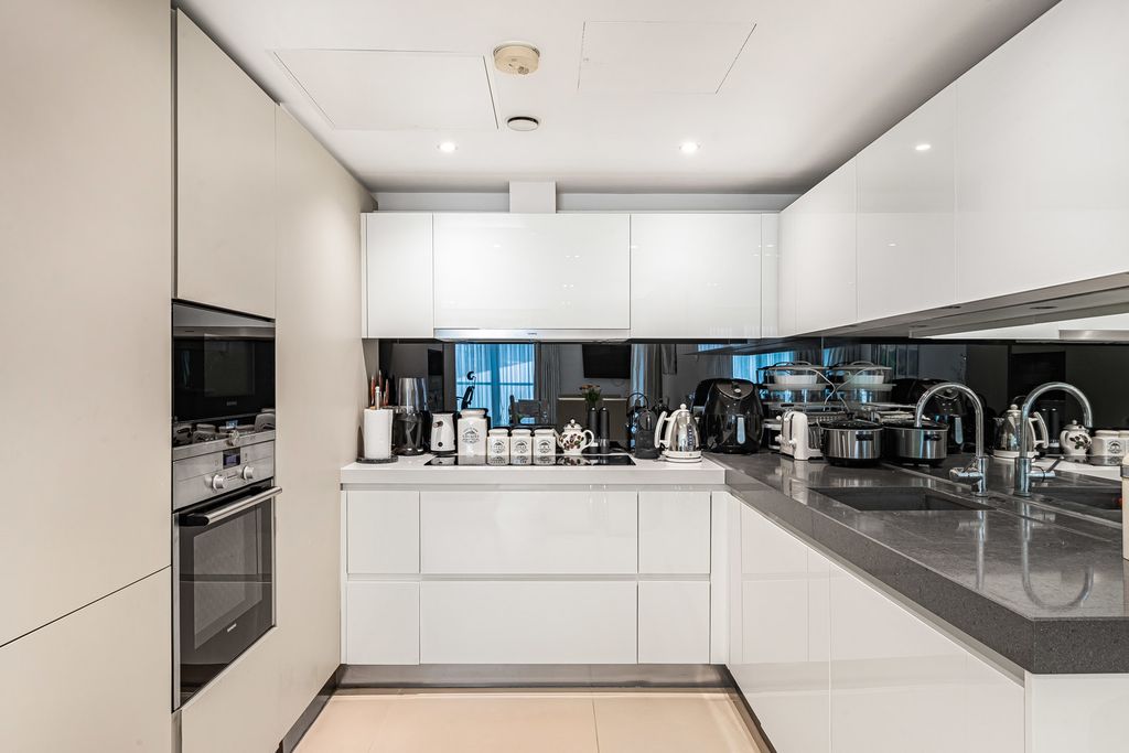 Property photo 3 of 17 Reception/Kitchen