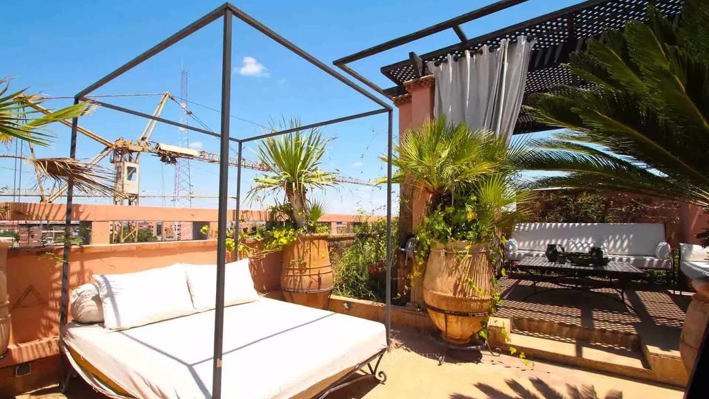Property photo 3 of 17 Terrace