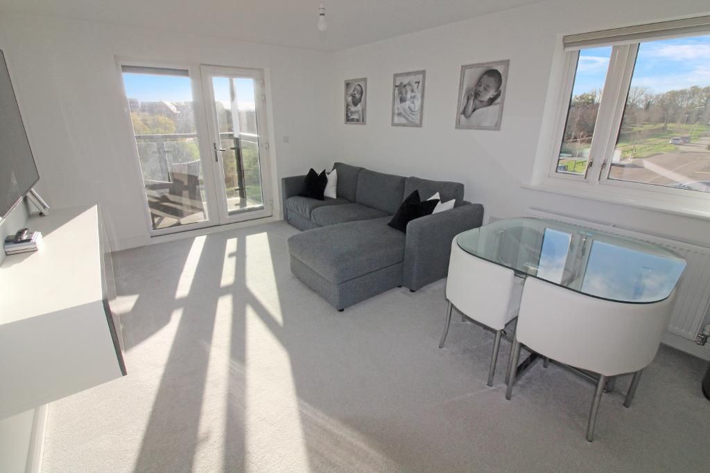 Property photo 2 of 9 Lounge