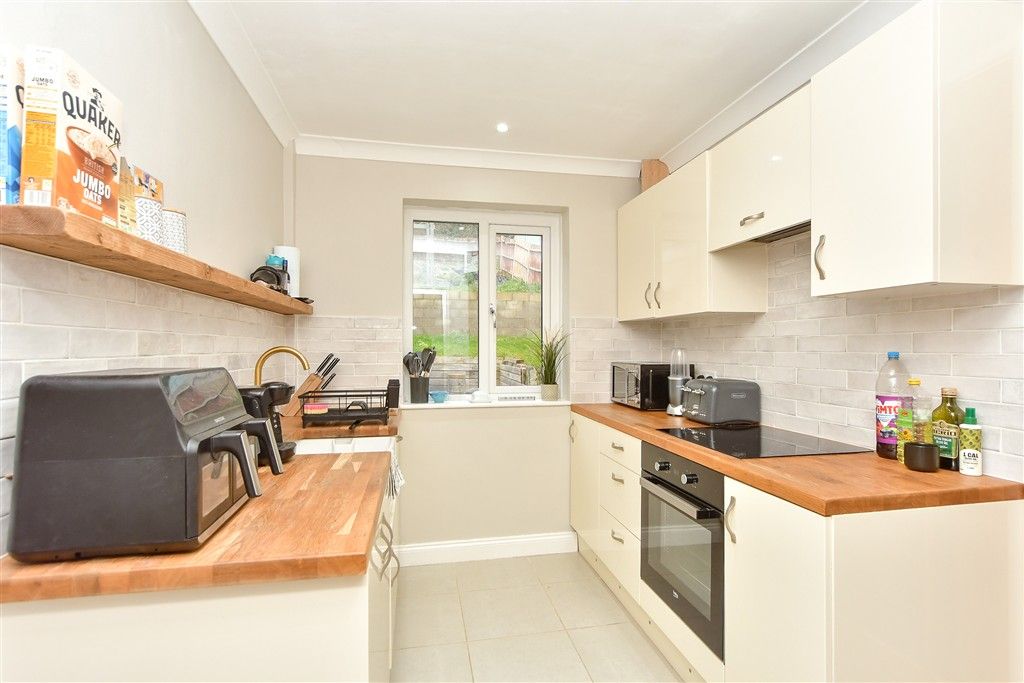 Property photo 1 of 10 Kitchen