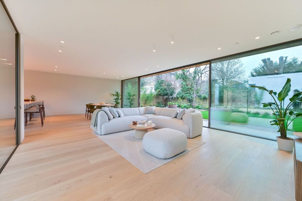 Property photo 1 of 118
