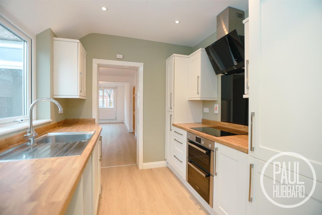 Property photo 3 of 15 Kitchen