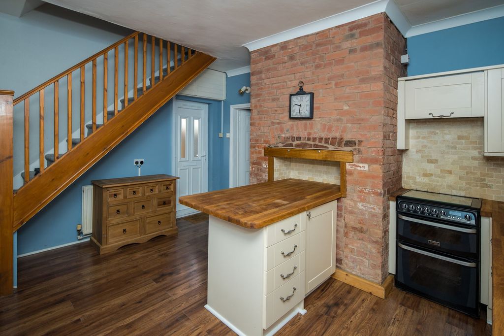 Property photo 3 of 27