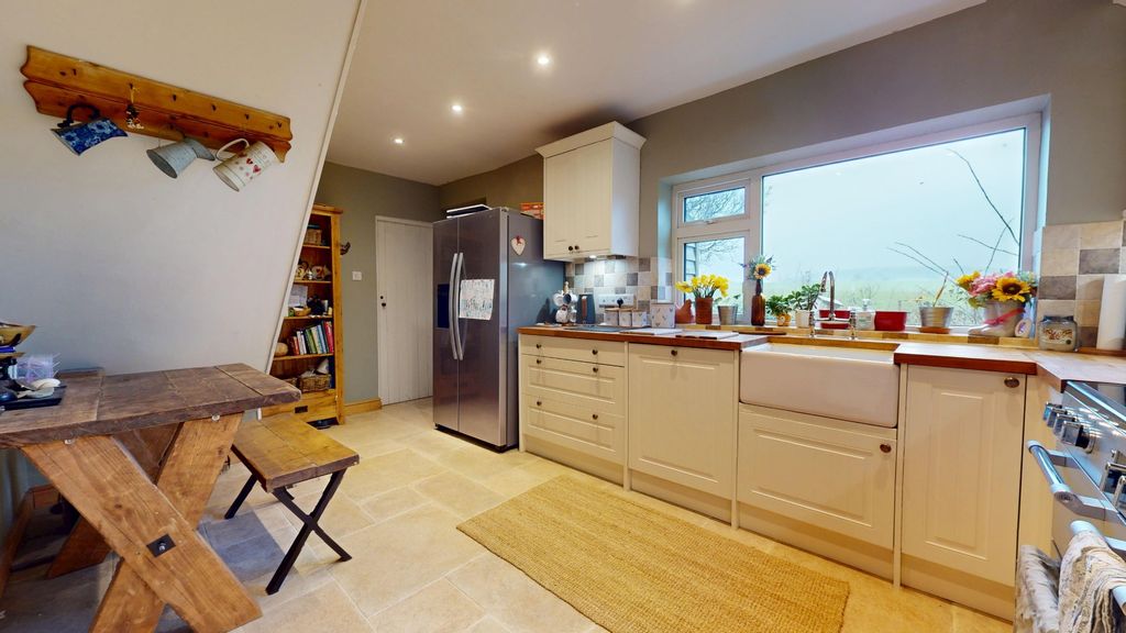 Property photo 2 of 20 4836434