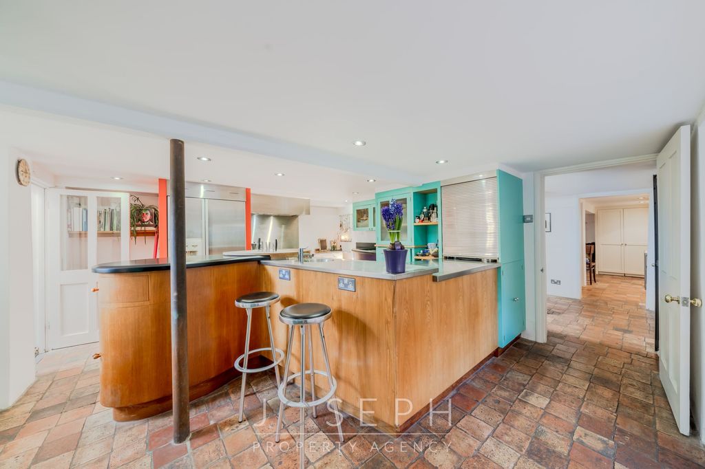 Property photo 3 of 39