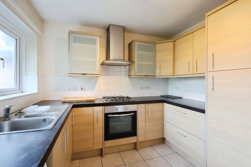 Property photo 3 of 12