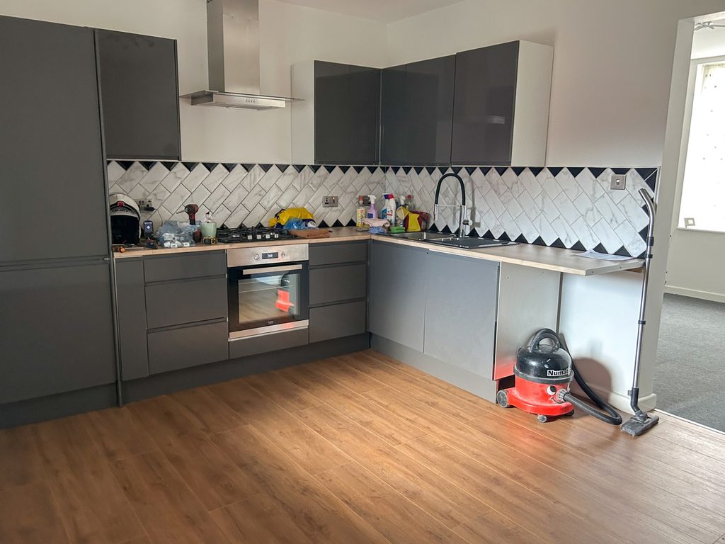 Property photo 3 of 13 Kitchen