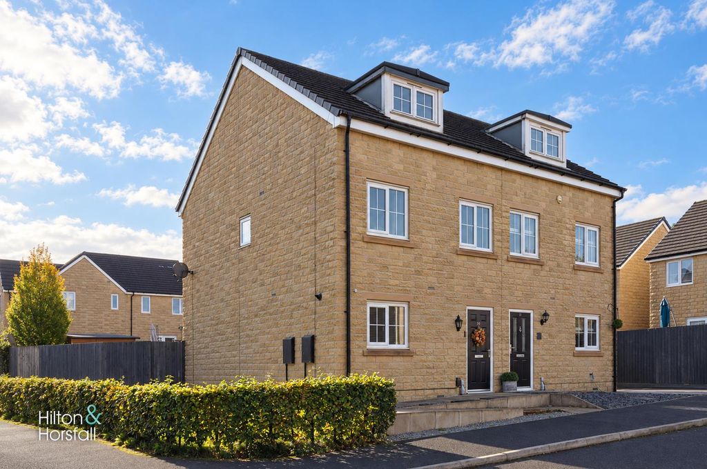 Property photo 1 of 19 Woodhouse Court