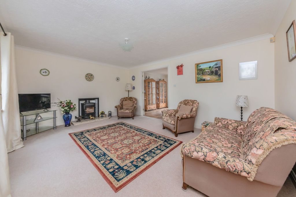 Property photo 2 of 25