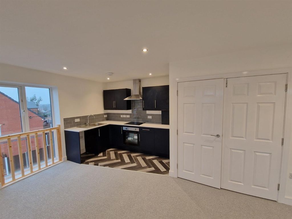 Property photo 3 of 12 Kitchen