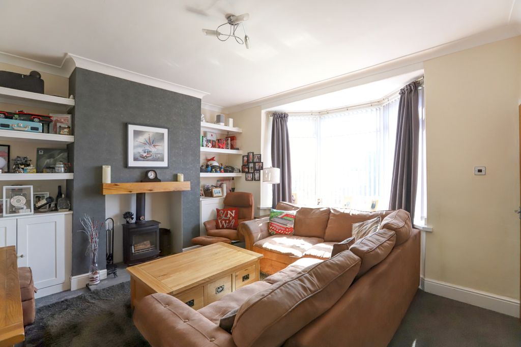 Property photo 3 of 23 Lounge