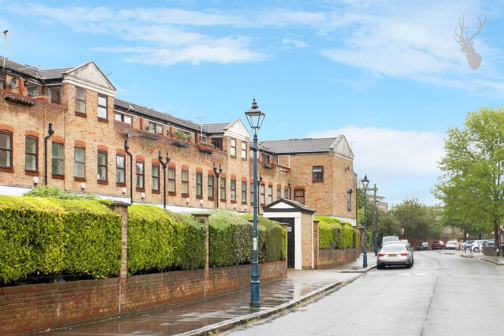 Property photo 1 of 17