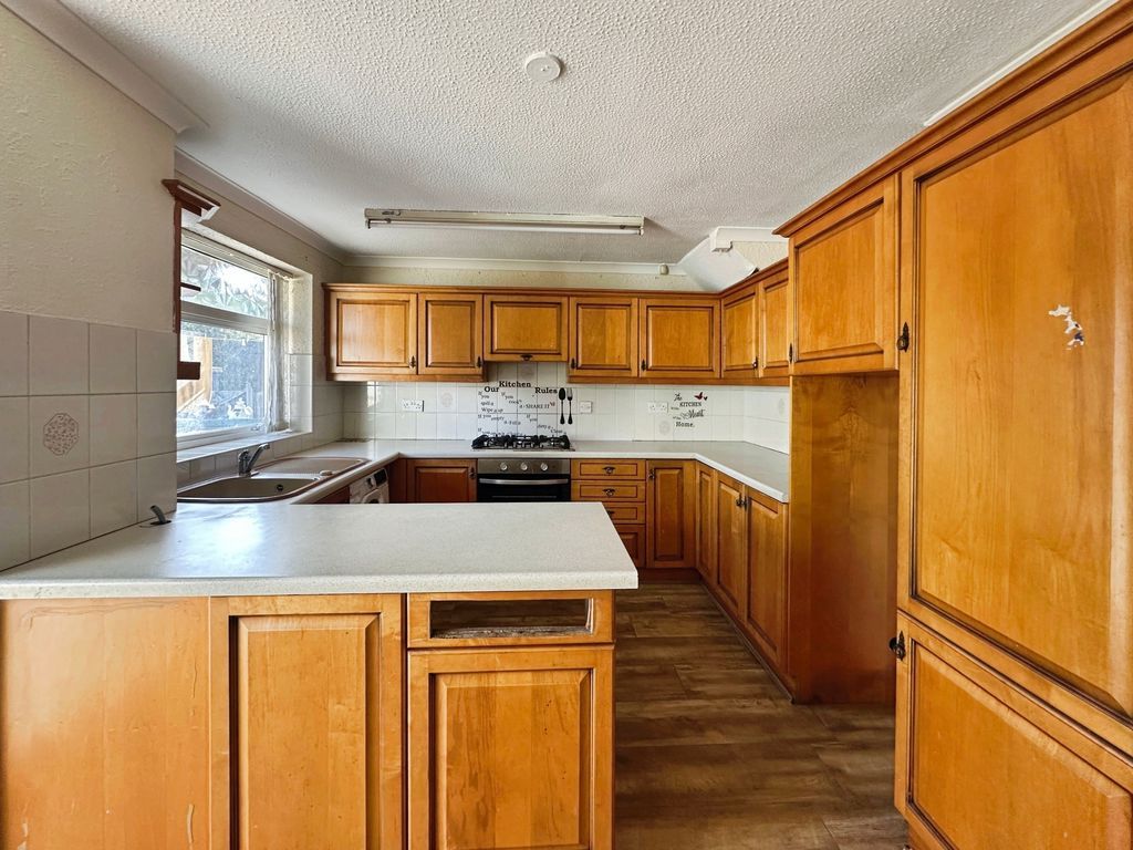 Property photo 3 of 11 Photo 6