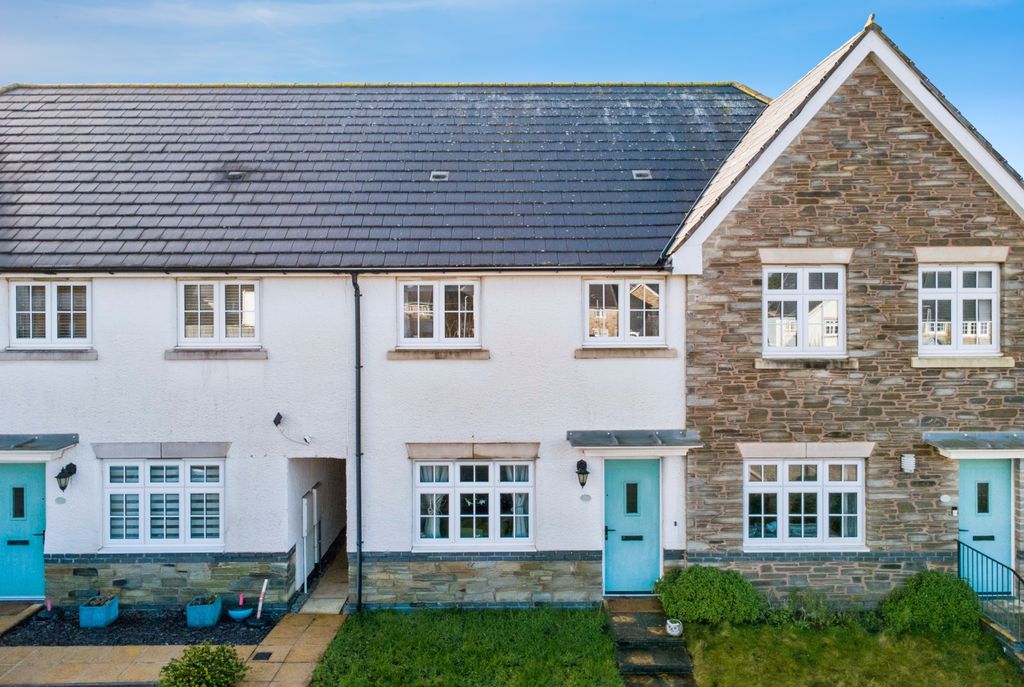 Property photo 1 of 20 Front