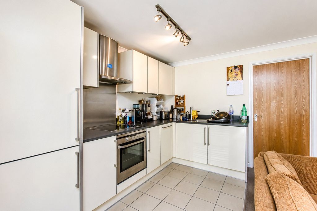 Property photo 3 of 7 Kitchen