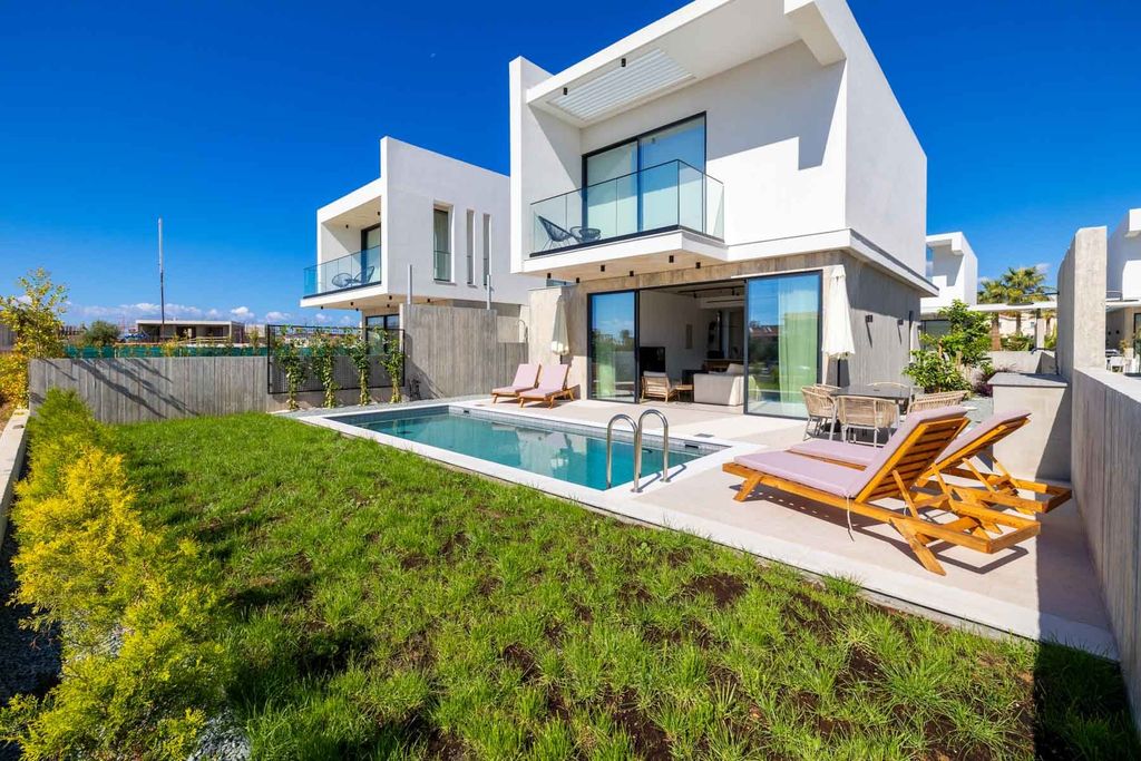 Property photo 1 of 30