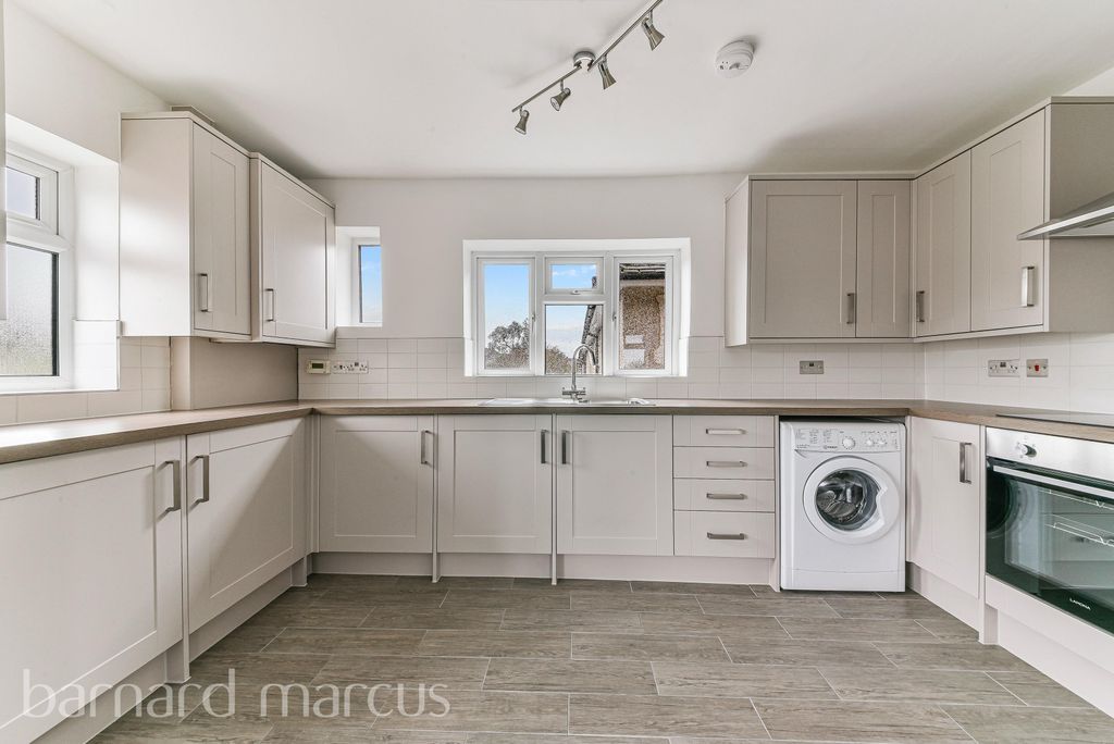 Property photo 1 of 7 Kitchen