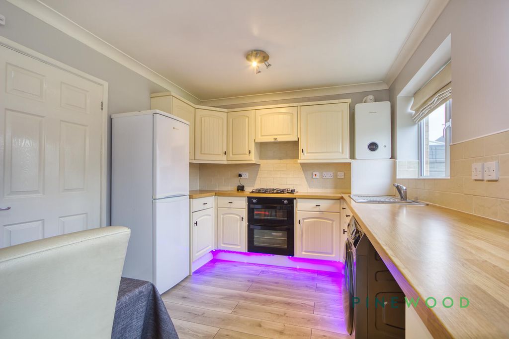 Property photo 2 of 25 Kitchen