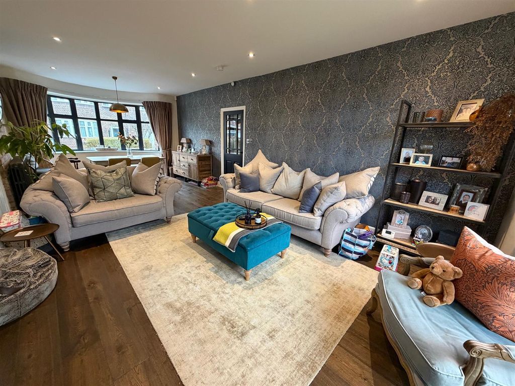 Property photo 3 of 32