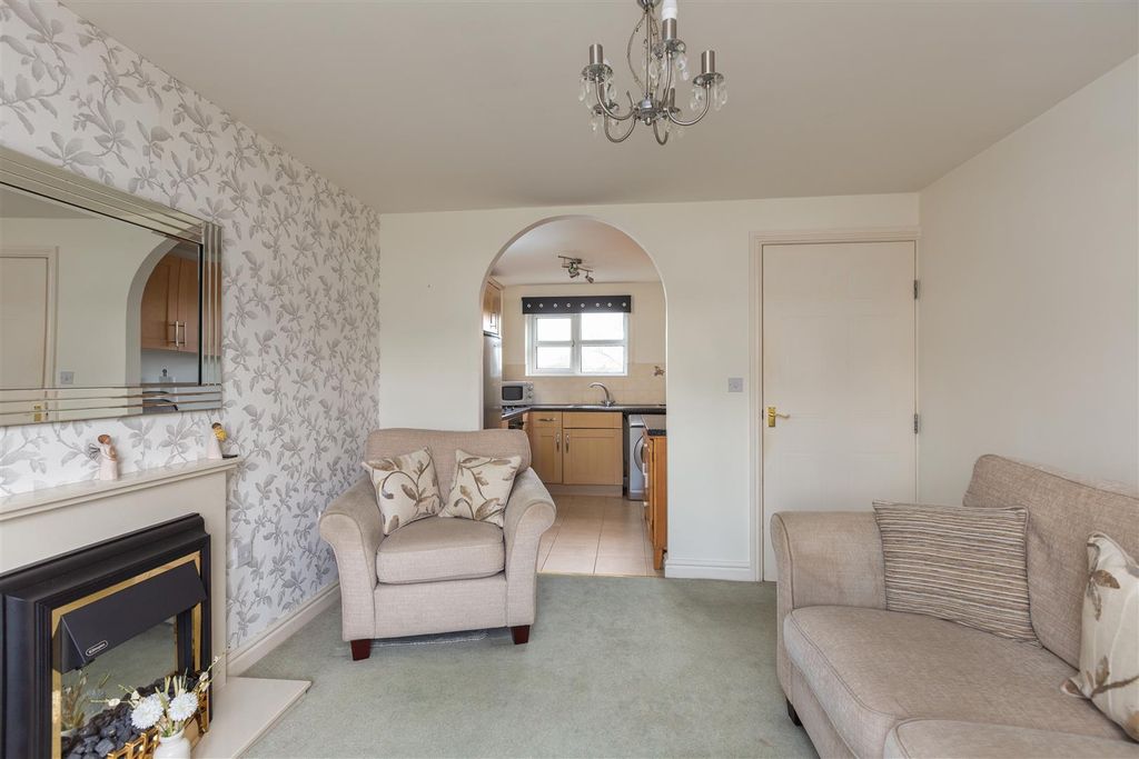 Property photo 3 of 12